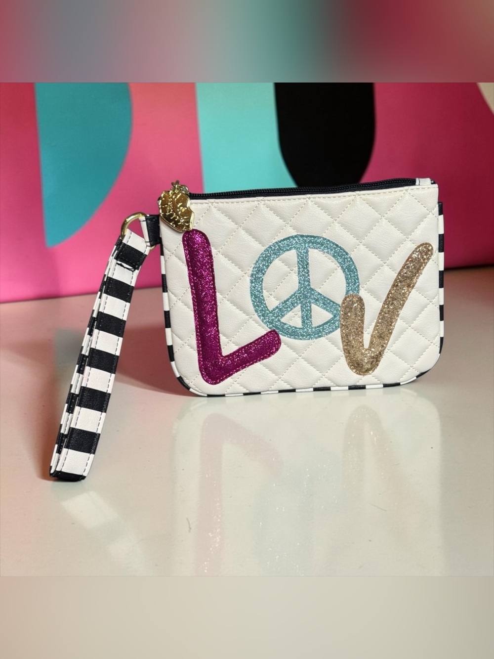 🖤🩷LUV BETSEY BY BETSEY JOHNSON🖤🩷”LOV" Glitter Wristlet/NWOT